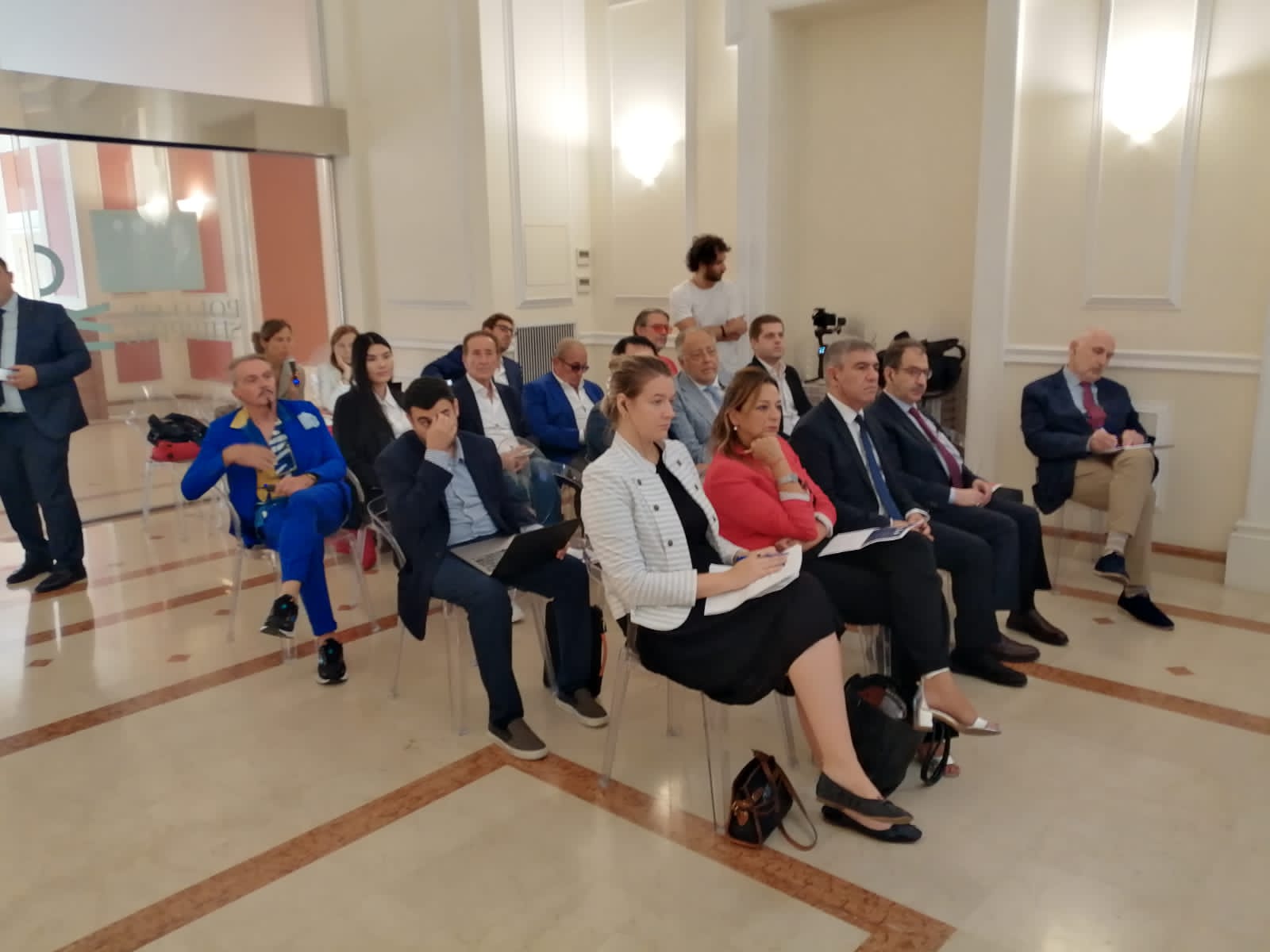 Neapolda Heydər Əliyevin 100 illik yubileyi münasibətilə beynəlxalq elmi konfrans keçirildi - VİDEO 18 Neapolda Heydər Əliyevin 100 illik yubileyi münasibətilə beynəlxalq elmi konfrans keçirildi - VİDEO