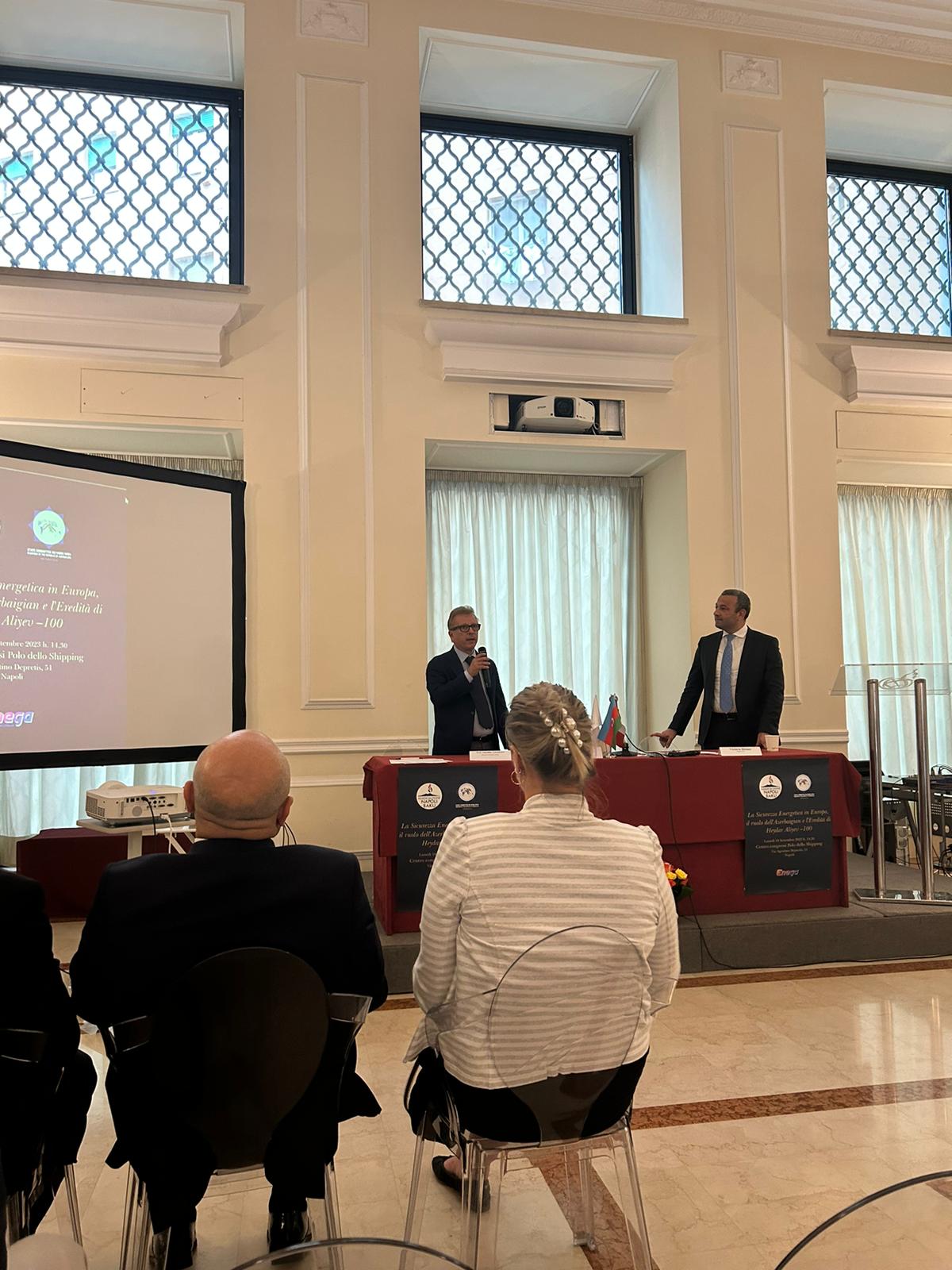 Neapolda Heydər Əliyevin 100 illik yubileyi münasibətilə beynəlxalq elmi konfrans keçirildi - VİDEO