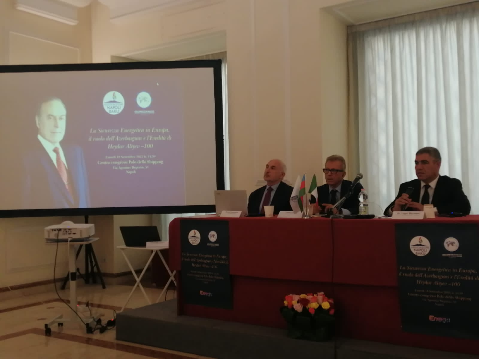 Neapolda Heydər Əliyevin 100 illik yubileyi münasibətilə beynəlxalq elmi konfrans keçirildi - VİDEO