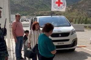 Daha 4 erməni sakin "Laçın” buraxılış məntəqəsindən sərbəst keçdi - VİDEO