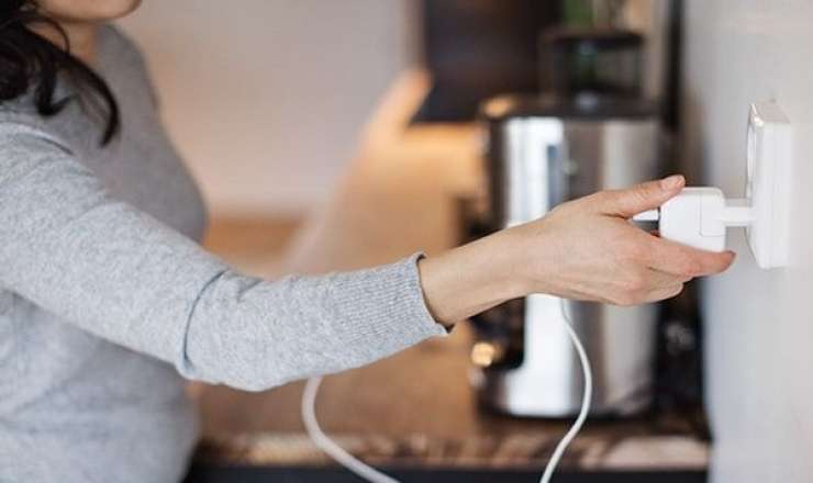 Adapteri “tok”a taxanda partlayış oldu: ər-arvad öldü