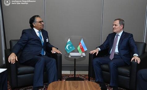 Ceyhun Bayramov pakistanlı həmkarına antiterror tədbirlərindən danışdı