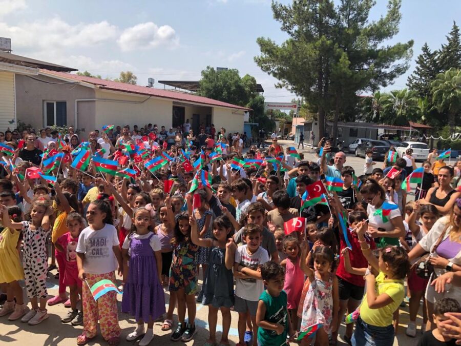 Azərbaycandan türkiyəli məktəblilərə jest - FOTOLAR