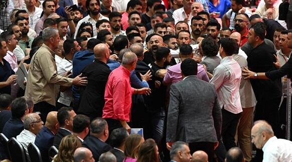 CHP-nin iclasında əlbəyaxa dava - VİDEO 1 chp dava