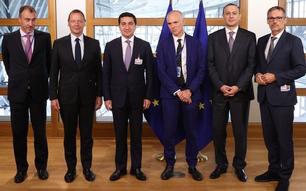 Hikmət Hacıyev Armen Qriqoryanla görüşdü - Nələri danışdı?