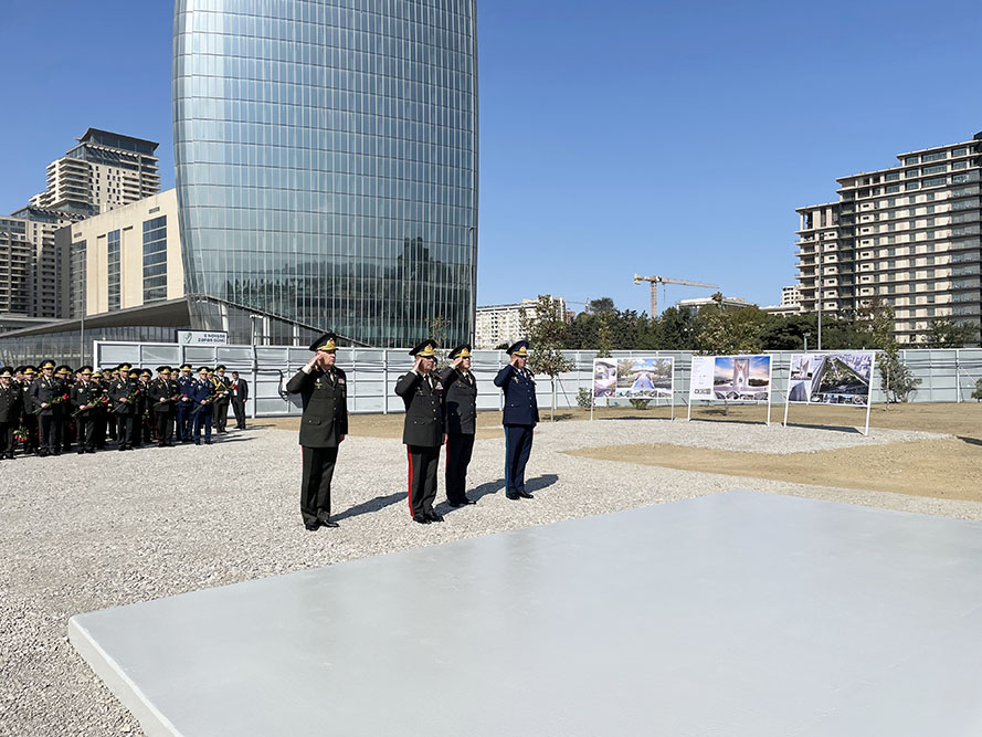 MN-nin rəhbər heyəti Zəfər parkında - VİDEO 1 MN-nin rəhbər heyəti Zəfər parkında - VİDEO