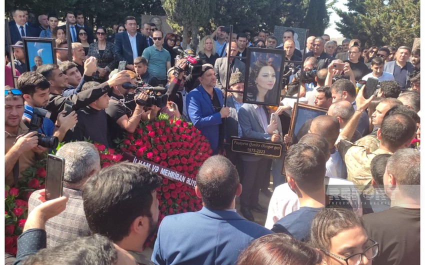 Prezident və xanımı Qənirə Paşayevanın məzarına əklil göndərdi - FOTO