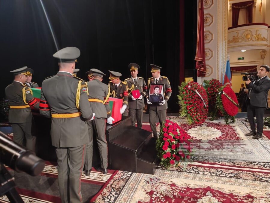 Milli Qəhrəman Riad Əhmədov dəfn edildi - YENİLƏNİB