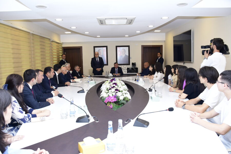 Xətaidə yüksək bal toplayan gənclərlə görüş keçirildi - FOTOLAR