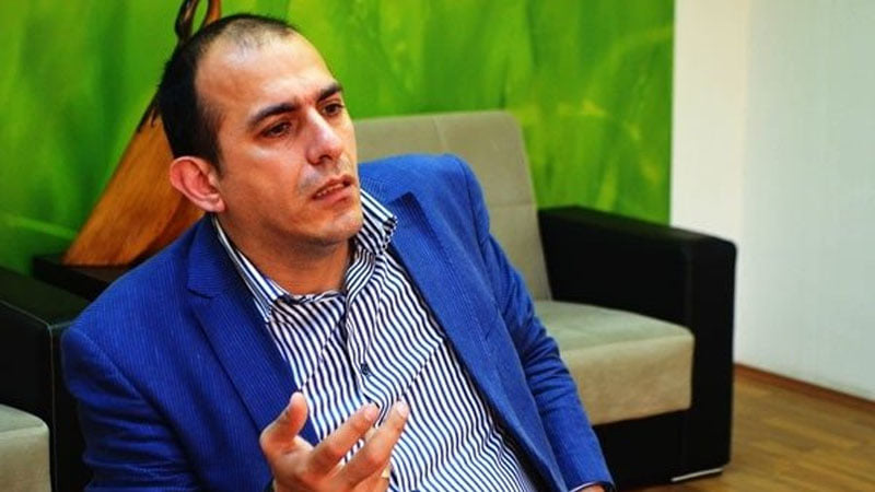 Alim maaşından narazılıq etdi, daha da azaldıldı