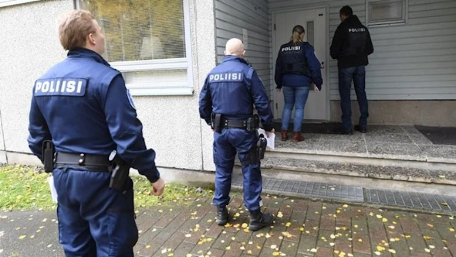 Türkiyə səfirliyinə tüstü bombaları ilə hücum edildi