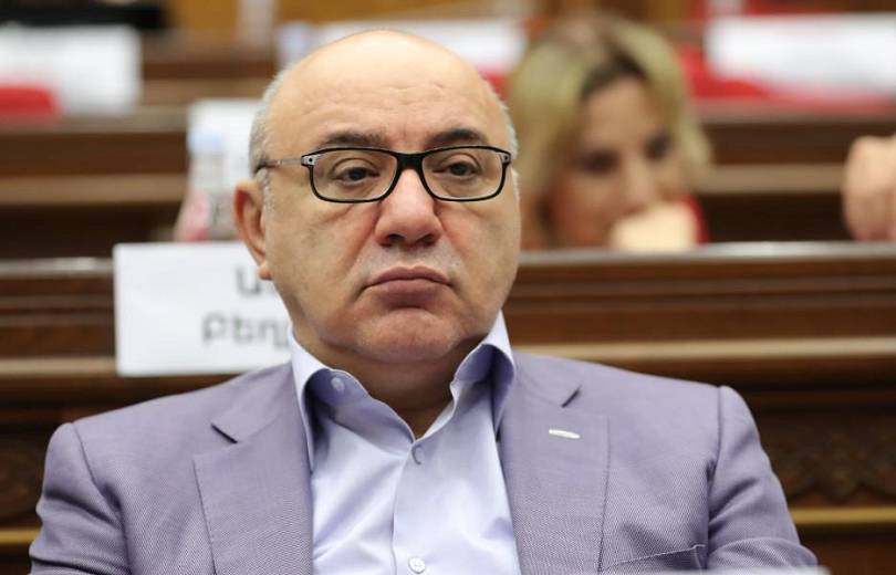 Erməni deputat Kremlin "qapılarında" qaldı - Qalmaqal