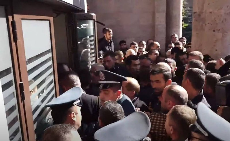 Qarabağ "nümayəndəliyi" önündəki aksiyanın ŞOK detalları - Təşkilatçı odur...