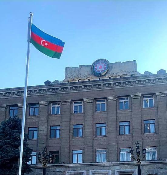 İlham Əliyev Xankəndidə Azərbaycan Bayrağını ucaltdı - VİDEO