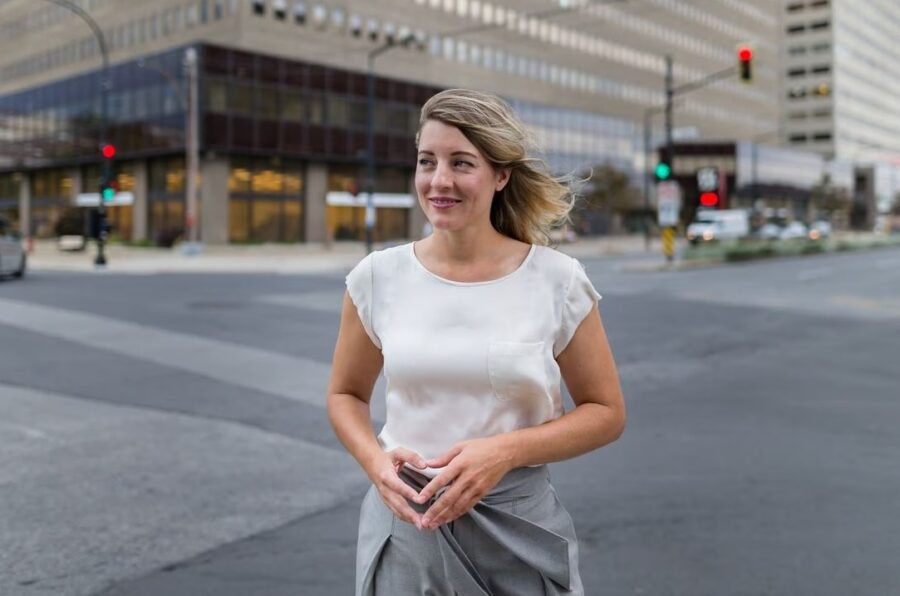 Avqust ayından Qarabağda "qalan" xanım nazir - Çıxa bilməməsinin səbəbi...