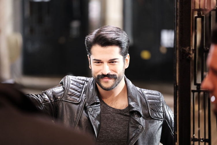 Burak Özçivit Səudiyyə Ərəbistanında onunla görüşdü - FOTO