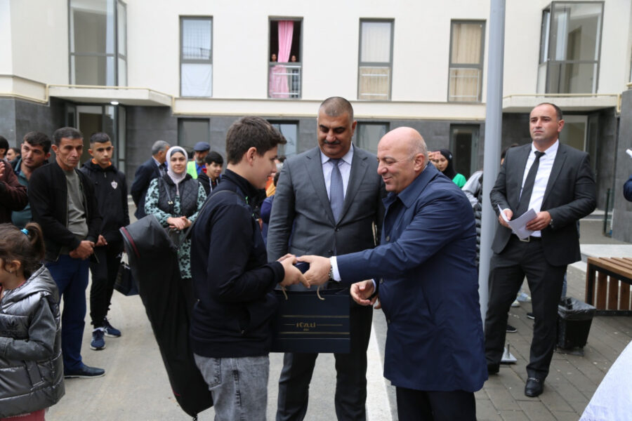 Füzuliyə çatan ailələrə mənzillərinin açarları təqdim olundu - YENİLƏNİB