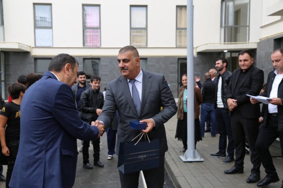 Füzuliyə köçürülən ailələrə mənzillərinin açarları verildi - YENİLƏNİB
