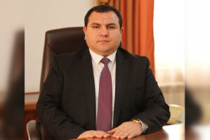 Qarabağdan qaçan "dövlət naziri" İrəvanda özünə iş tapdı