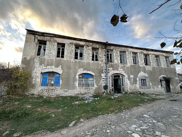 Xocalıda kitabxanadan tapılan silah-sursat - FOTOLAR