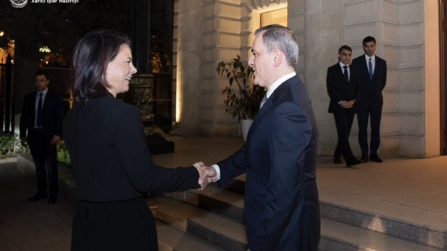 Bakıda Azərbaycan və Almaniya XİN rəhbərləri görüşdü: mətbuat konfransı keçirildi - VİDEO / YENİLƏNİB