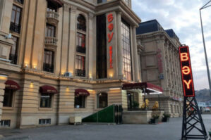 Məşhur otelin sahibi cərimələndi