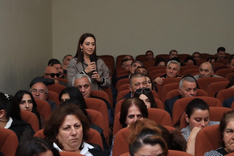 Niyazi Bayramov Gəncə sakinlərinin müraciətlərini dinlədi - FOTOLAR