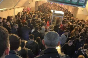 Bakı metrosunda problem: eskalator qəfil dayandı - VİDEO