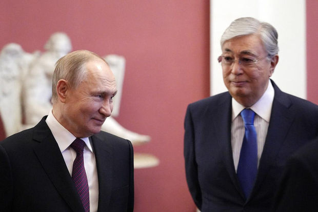 Rusiya prezidentinin Tokayevlə görüşdə mikrofonu söndürüldü - Putindən gözlənilməz reaksiya - VİDEO 1 Rusiya prezidentinin Tokayevlə görüşdə mikrofonu söndürüldü - Putindən gözlənilməz reaksiya - VİDEO