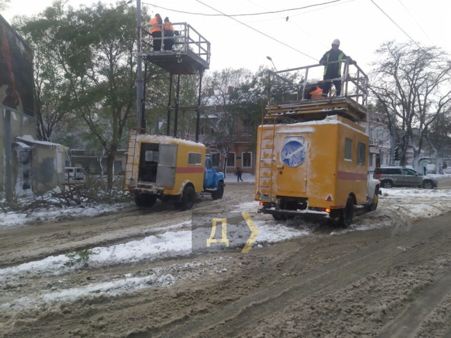 Ukraynada daha bir fəlakət: donaraq öldülər - FOTO/VİDEO