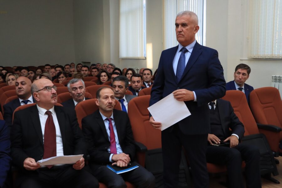 Niyazi Bayramov Gəncə sakinlərinin müraciətlərini dinlədi - FOTOLAR