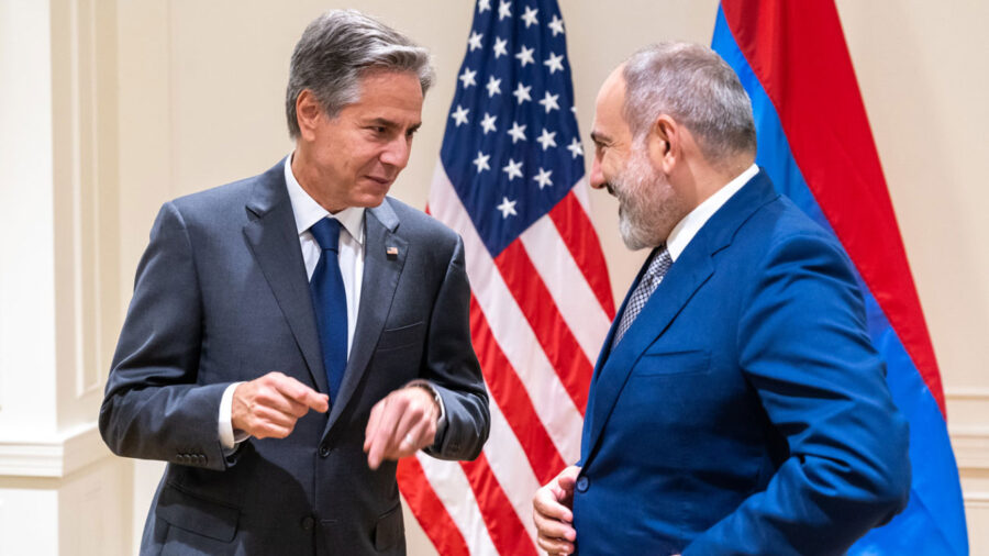 Paşinyan vahimə içində: İrəvan Moskvanın “qaynar qazan"ına atılır?