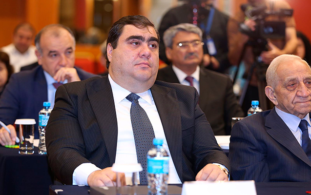 Vasif Talıbovun oğlu yeni "Range Rover"i ilə Bakıda - VİDEO