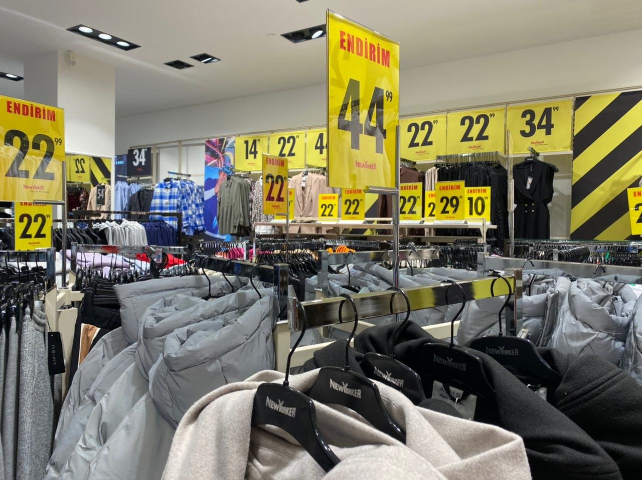 Geyim dükanlarının 99 qəpik sirri - VİDEO