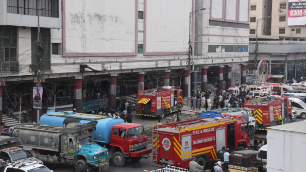 Ticarət mərkəzində dəhşətli yanğın: 10-dan çox insan öldü