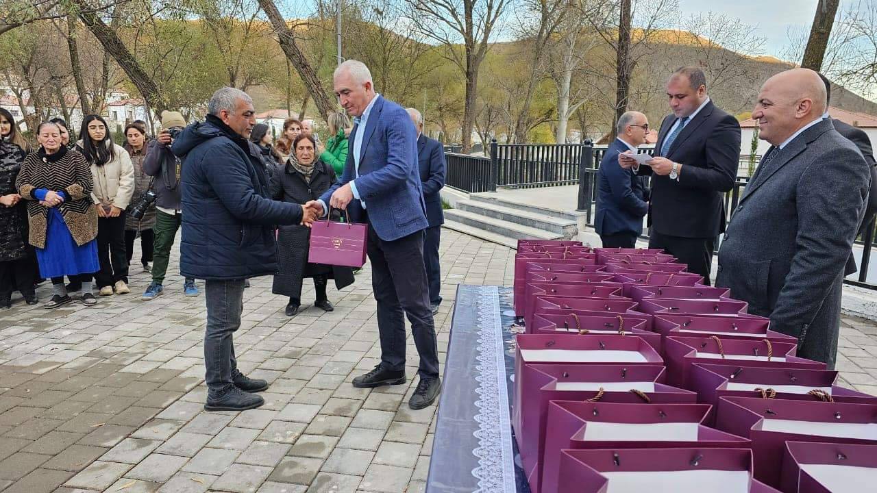 Növbəti köç karvanı Zabuxda: 25 ailəyə açarlar təqdim olundu - FOTOLAR / YENİLƏNİB