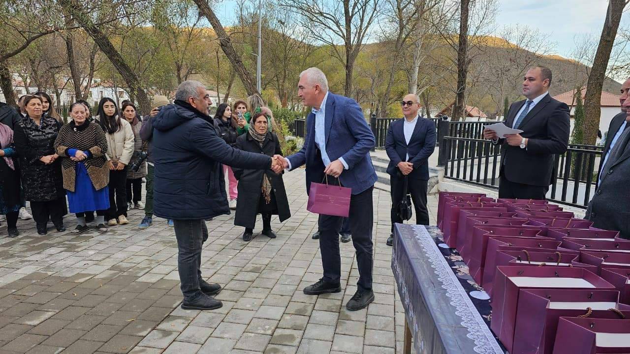 Növbəti köç karvanı Zabuxda: 25 ailəyə açarlar təqdim olundu - FOTOLAR / YENİLƏNİB