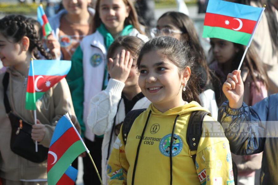 Bakıda qadınların yürüşünün açılış mərasimi oldu - YENİLƏNİB