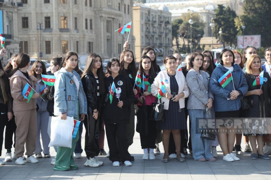 Bakıda qadınların yürüşünün açılış mərasimi oldu - YENİLƏNİB