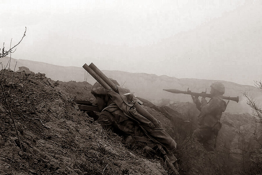 Antiterror tədbirləri zamanı şəhid olan hərbçilərimiz təltif edildi