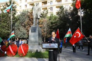 Atatürkün xatirəsi Bakıda anıldı: fotosərgi keçirildi