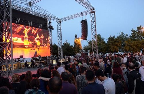 Bakıda Zəfər Günü ilə bağlı atəşfəşanlıq oldu - VİDEO