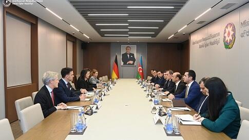 Bakıda Azərbaycan və Almaniya XİN rəhbərləri görüşdü: mətbuat konfransı keçirildi - VİDEO / YENİLƏNİB