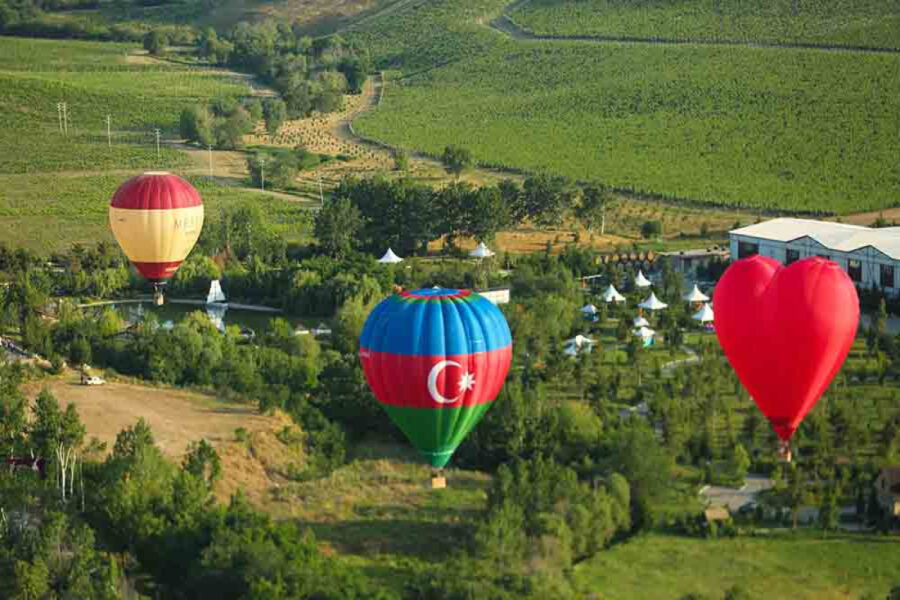 Şamaxıda hava şarı həyətə belə enib - VİDEO