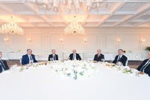 İlham Əliyev hökumət başçılarının şərəfinə ziyafət verdi - FOTOLAR