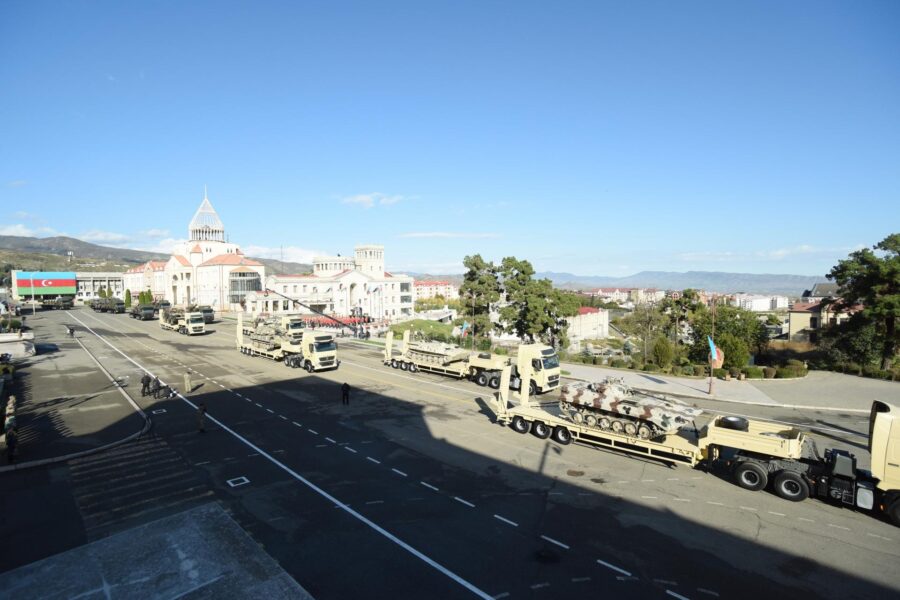Xankəndidəki paradda qənimət kimi götürülən tank və texnikalar - FOTOLAR