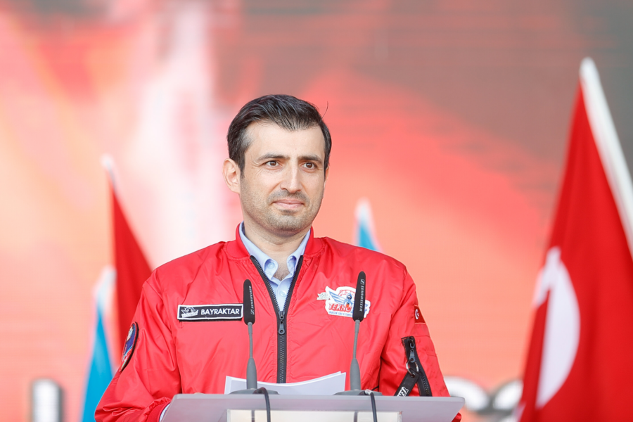 Səlçuq Bayraqdar azərbaycanlı müğənninin məşhur ifasını paylaşdı - VİDEO