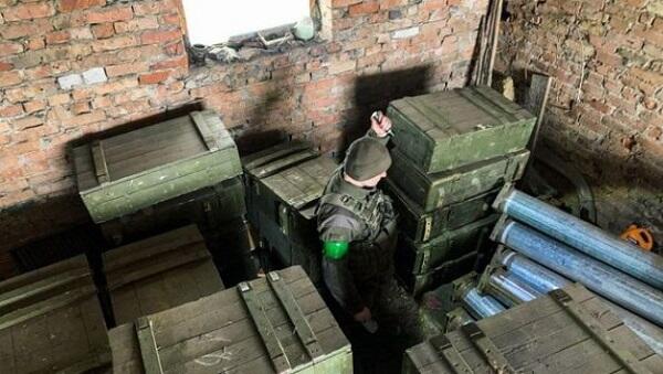 Xocalıda kitabxanadan tapılan silah-sursat - FOTOLAR