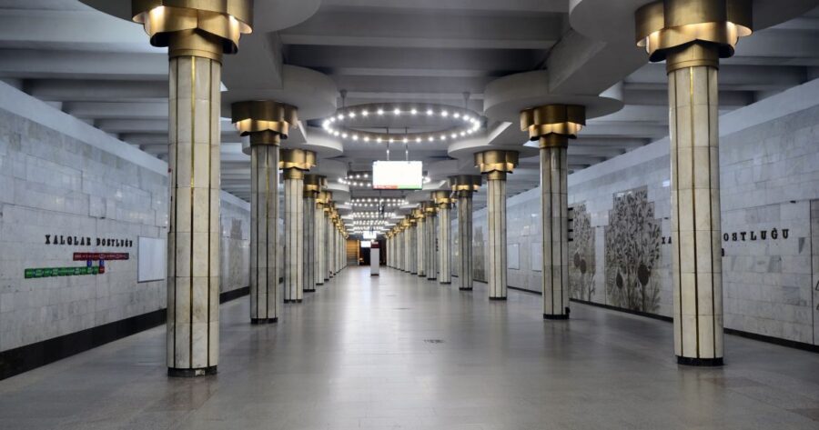 Bakı metrosunda problem: sərnişinlər...