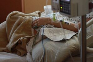 Bakıda gəlin qayınanasını xəstəxanalıq etdi